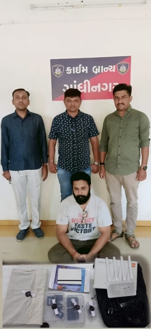 gandhinagar crime branch raid illegal call center