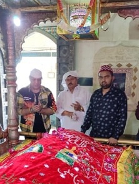 govinda offer prayers