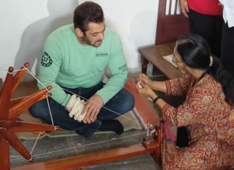 salman spinning charkha