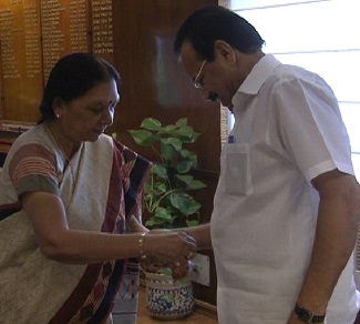 Rakhi to minister Sadananda Gowda by Anandiben