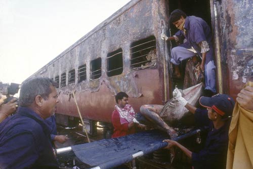 2002 sabarmati burning 3