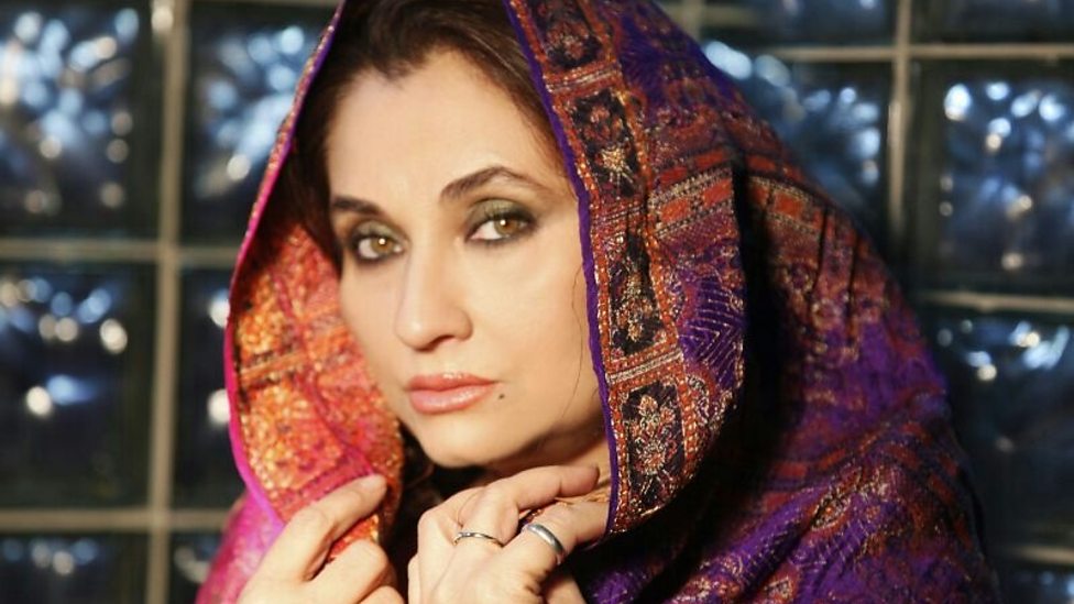 Pakistan born Singer Salma Agha Seeks OCI Card Gujarat s Leading News 