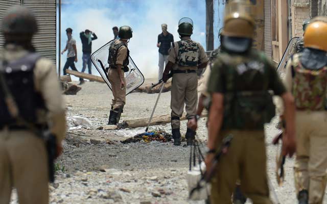 Curfew in Kashmir 1