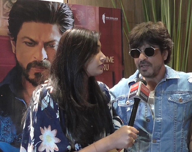 Mahira Khan Finally Joins ShahRukh Khan To Promote Raees - YouTube