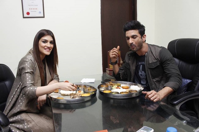 Sushant Kriti enjoying Gujarati Thali 