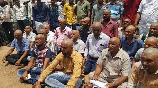 Patidars shave heads over custodial death of youth in Mehsana