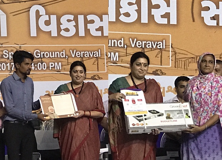 Smriti Irani in Porbander at Sauno Saath Sauno Vikas program