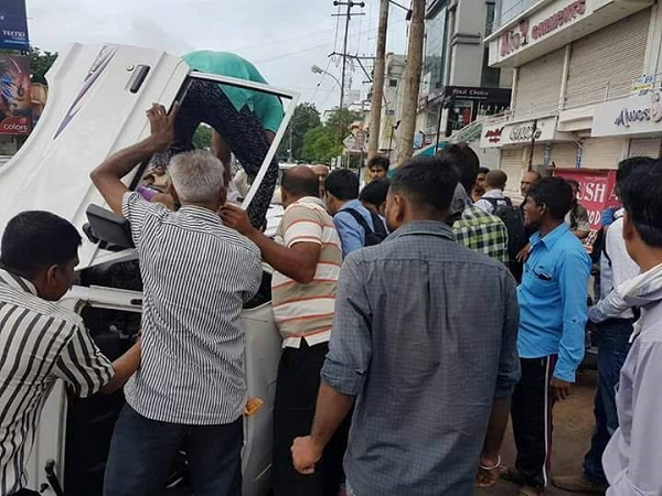 school van overturned1