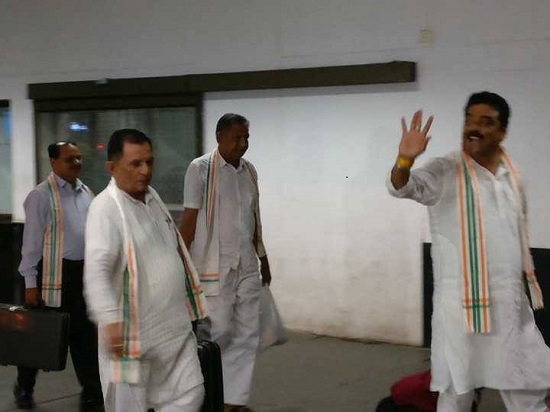 congress mlas return from bengaluru