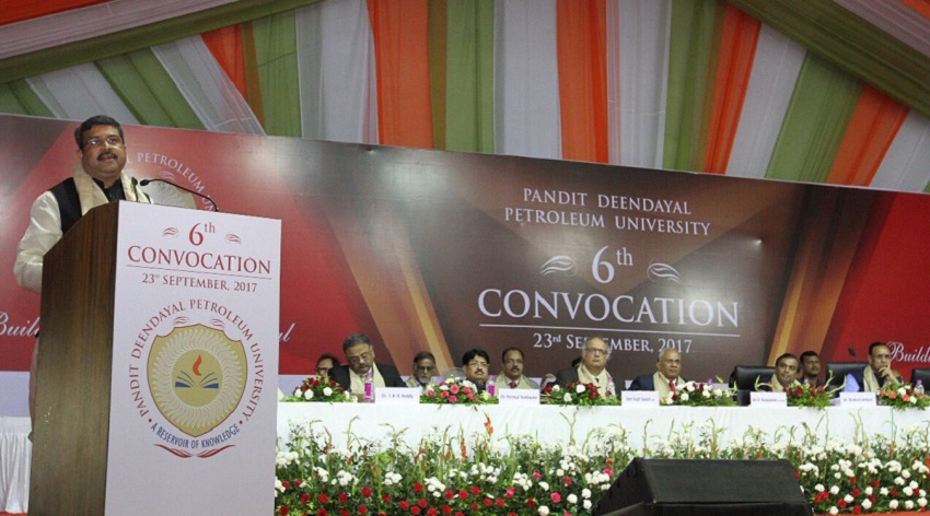 dharmendra pradhan at pdpu convocation