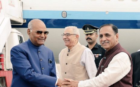 kovind welcomed by gujarat cm