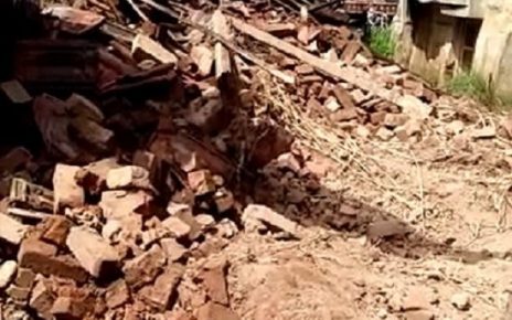 vadodara wall fell down 3 died