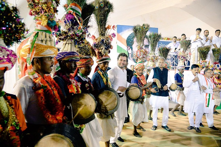 Rahul Gandhi Timli dance with Adivasi