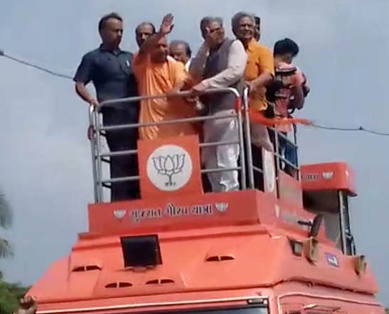 Yogi Adityanath joins Gujarat Gaurav Yatra