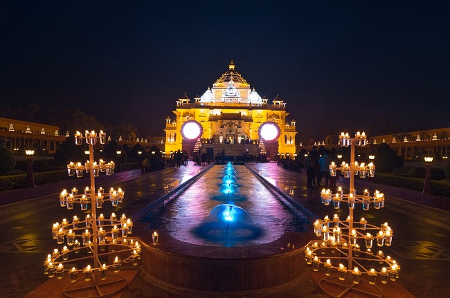 akshardham illuminated