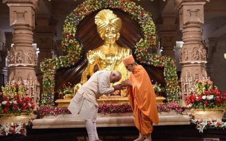 narendra modi at akshardham temple gandhinagar