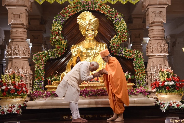 narendra modi at akshardham temple gandhinagar