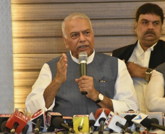 yashwant sinha says finance minister a burden on gujarat