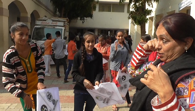 deaf and dumb children give kites ahmedabad