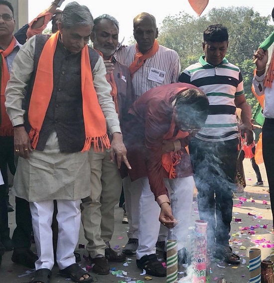 bjp burst crackers at kamalam