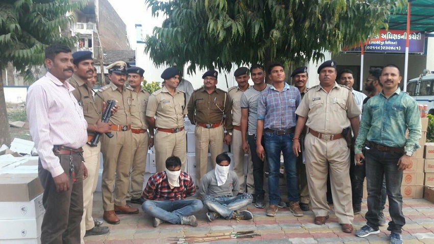 chhota udepur police arrest adivasi bootleggers