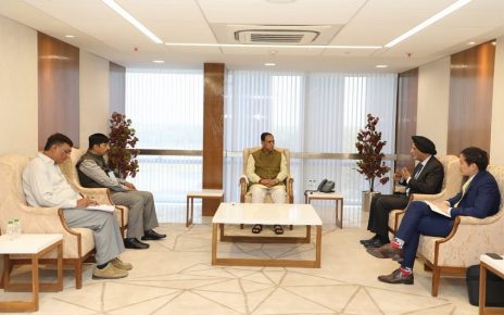 gujarat cm and singapore delegates talk on participation in vibrant gujarat summit