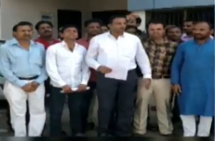 sardarnagar residents submit memorandum to police to close liquor dens