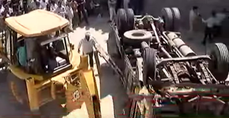 bhavnagar truck accident killed 30 persons