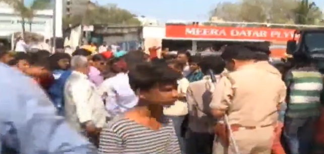 pmay beneficiaries ransacked site office in vadodara