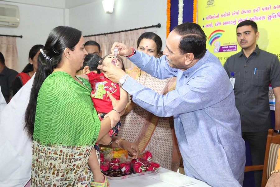 vijay rupani at polio vaccination campaign in gandhinagar