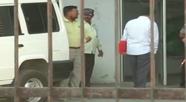 acb caught corrupt officer of gsldc