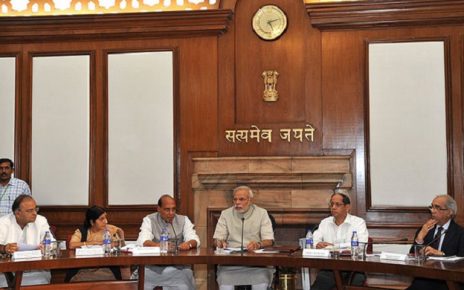 narendra-modi-with-bjp-mps-on-fast