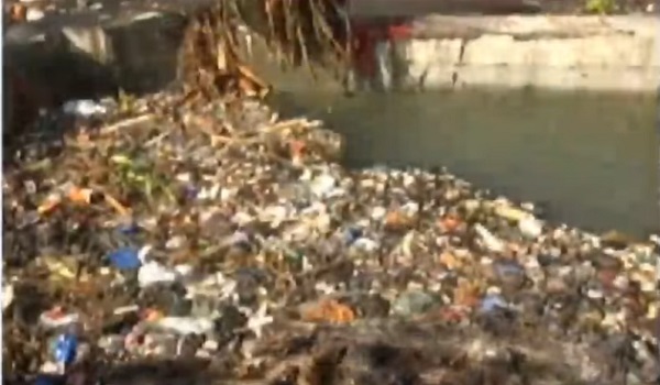 surat canal blocked due to garbage