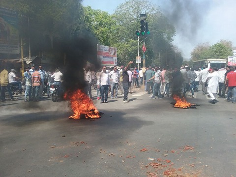 Railway station, Kalupur, approach roads closed. protesters are on road blocking roads, vehicular traffic since last 2 hours. To reach airport, ST Bus station, Railway station please leave before 3 hours