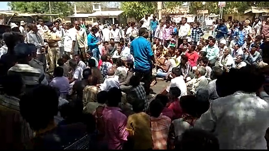 junagdh road blocking by people