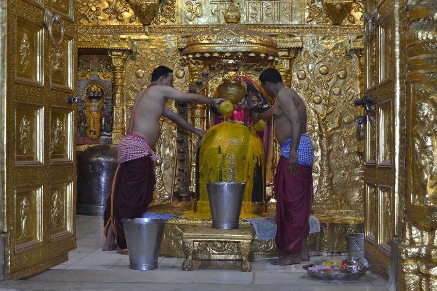 mango juice offered to somnath mahadev