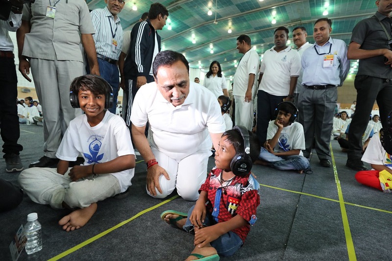 rupani with divyangs on yoga day