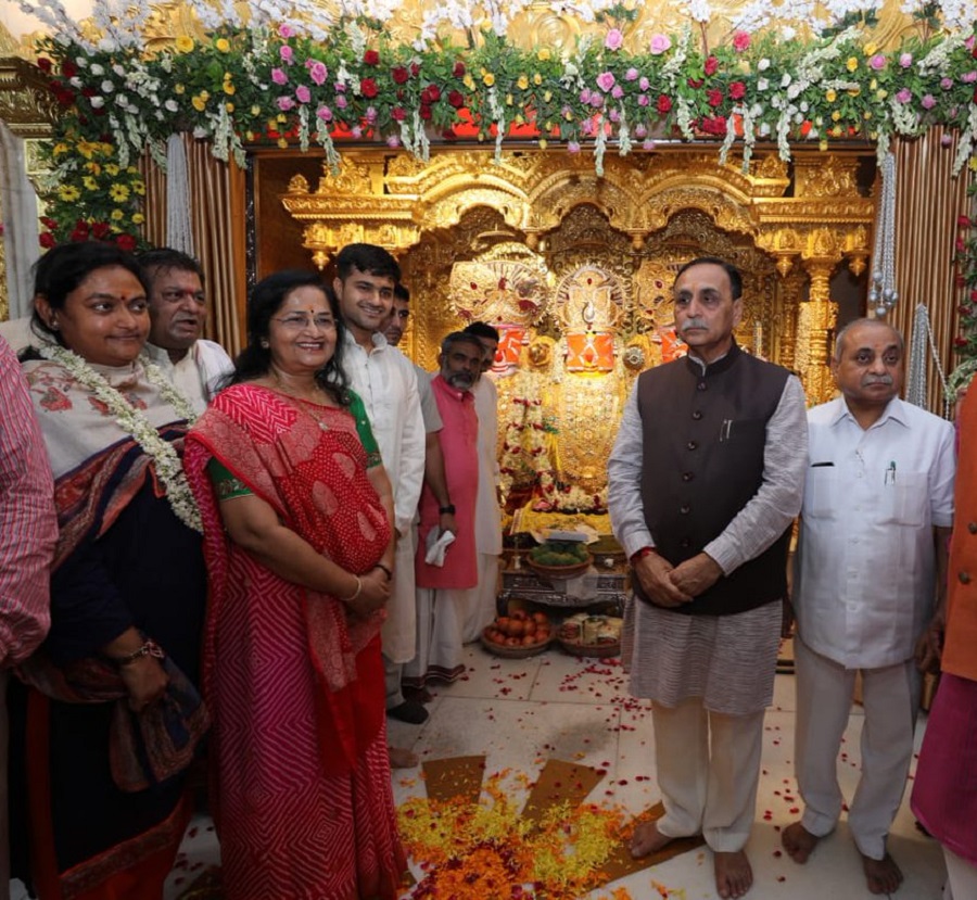 gujarat cm dy cm at jagannath temple