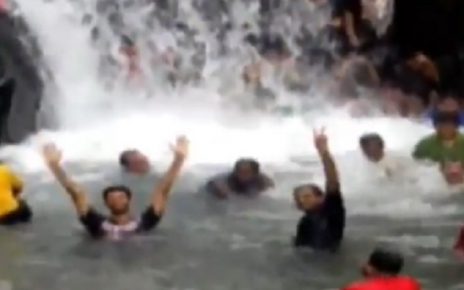 vasai chinchoti waterfall people stuck up