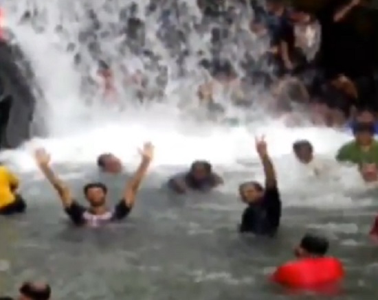 vasai chinchoti waterfall people stuck up
