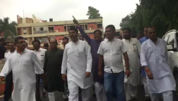 CONGRESS LEADERS MEET GOVERNOR OVER GROUNDNUT SCAM