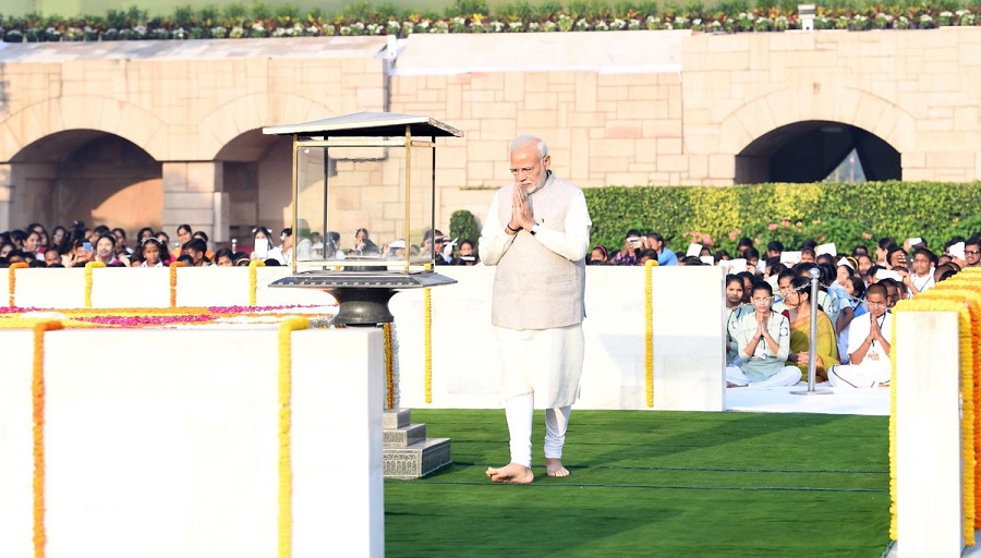 pm modi tribute to gandhiji