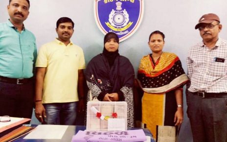 muslim lady arrested with old currency