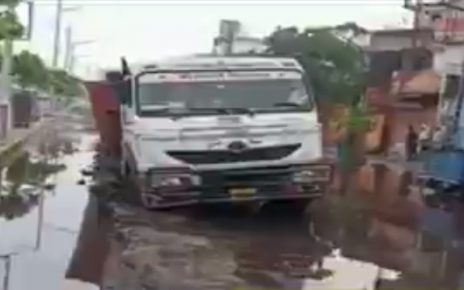 dumper stuck up in ahmedabad