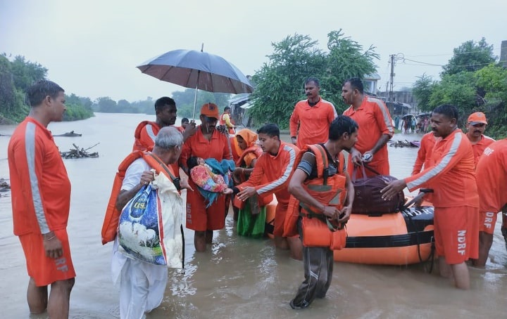 ndrf in vadodara rescue preganent woman