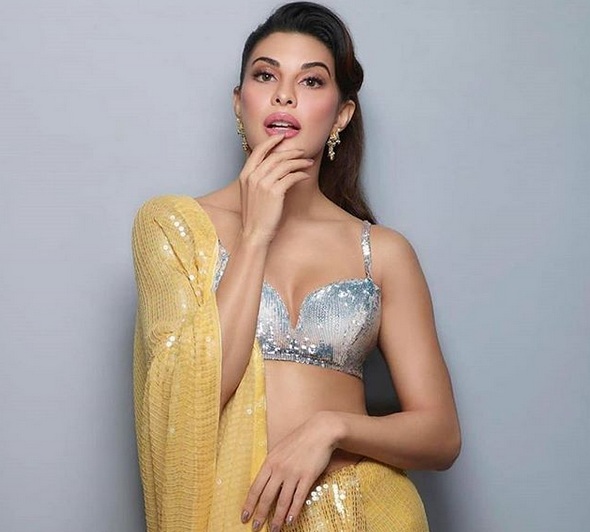 jacqueline hot outfit