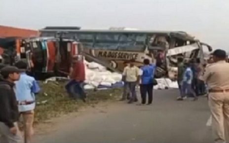 valsad road accident