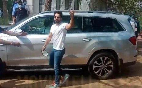 varun dhawan at alibaug