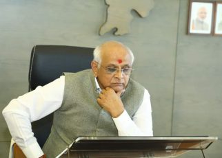 bhupendra-patel-in-cmoffice