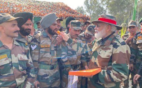 modi with soldiers